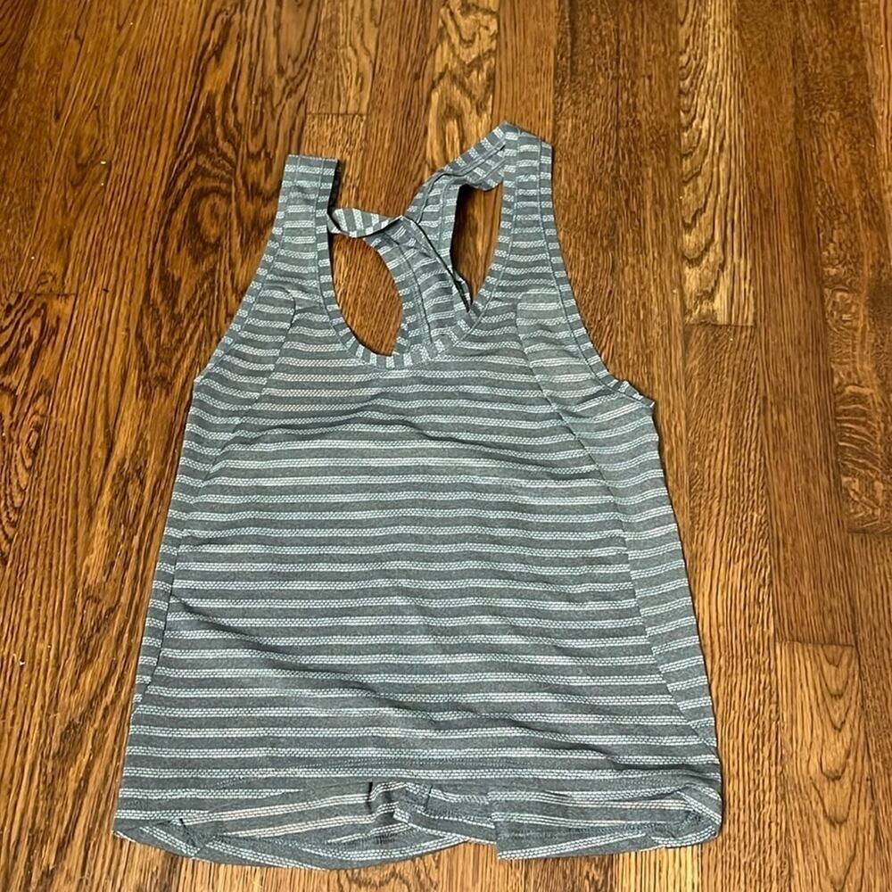 ZYIA Tank Gray Striped Active NIMBUS Cross Cross Open Back Top Size Large